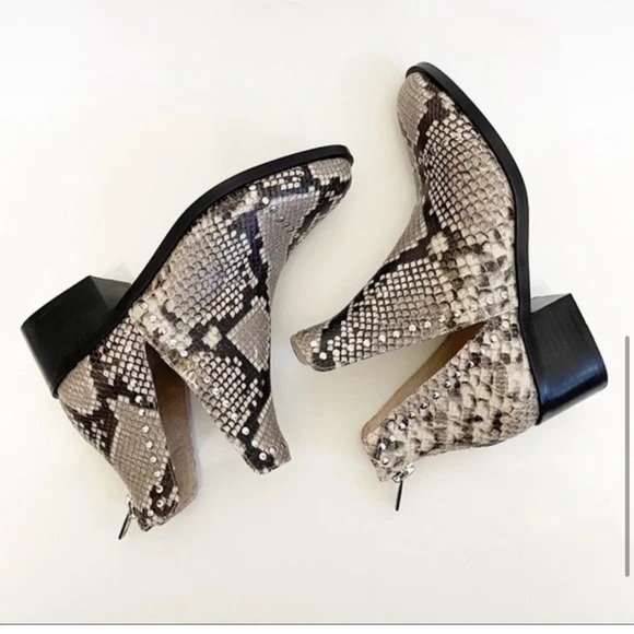 Steve Madden Conspire Studded Snakeskin Genuine Leather Booties Size 8.5 - Picture 5 of 9